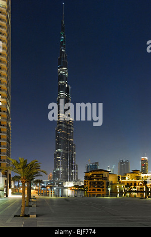 Il Burj Khalifa Downtown Dubai EMIRATI ARABI Emirates Tower highrise Foto Stock