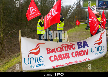 Unite Unione Picket Line all'ingresso per l'aeroporto di Gatwick Foto Stock