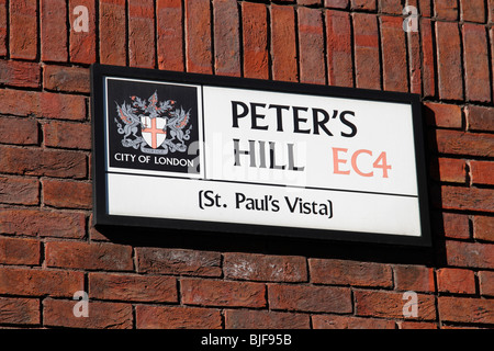 Un cartello stradale per Pietro collina vicino la Cattedrale di St Paul, Londra Foto Stock