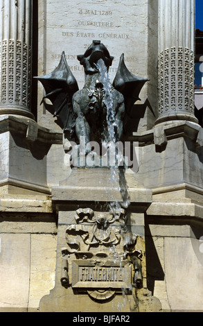 Griffin, Griffon o Fontana del Drago, Fontaine des Trois Ordres, commemorando la Rivoluzione Dauphinoise del 1788, Place Notre Dame, Grenoble Isère Francia Foto Stock