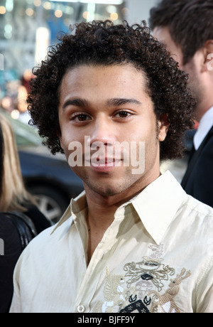 CORBIN BLEU 17 ritorna a LOS ANGELES PREMIERE HOLLYWOOD Los Angeles CA USA 14 Aprile 2009 Foto Stock