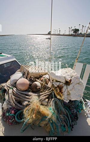 Campioni di plastica e i rifiuti raccolti nel North Pacific Gyre. Long Beach, California, Stati Uniti d'America. Foto Stock