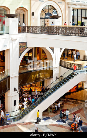 Interno della Emirates Mall, uno dei più grandi centri commerciali in tutto il mondo, a Dubai, Emirati Arabi Uniti, Emirati arabi uniti Foto Stock