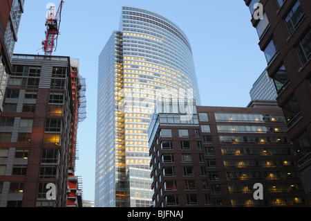 Goldman Sachs sede in Battery Park City è circondato da edifici di appartamenti, con più in costruzione. Foto Stock