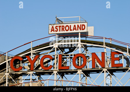 Le Montagne russe Ciclone - Astroland a Coney Island New York - Settembre 2009 Foto Stock