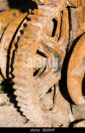 Arrugginimento rimane del verricello dal Edith, Purton le carcasse sulle rive del fiume Severn in Gloucestershire Foto Stock