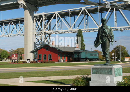 Thomas Alva Edison statua a Thomas Edison Depot Museum di Port Huron, Michigan, Stati Uniti d'America. Foto Stock