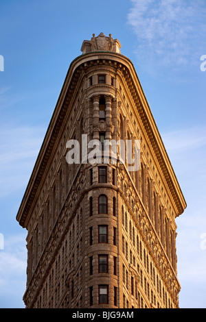 Bagliore del tramonto sul Flatiron Building on 23rd Street a New York City USA Foto Stock