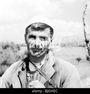 Degli anni Cinquanta, la Iugoslavia. Ritratto di J Allan contanti di un allevatore locale. Foto Stock