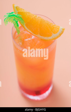 Tequila Sunrise nel bicchiere alto - Foto Stock