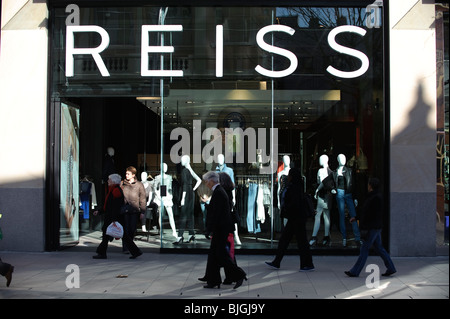 Reiss womens abbigliamento e negozio di moda, St Davids 2 shopping centre, Cardiff Wales UK Foto Stock