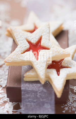 A forma di stella marmellata biscotti con glassa di zucchero (Natale) - Foto Stock
