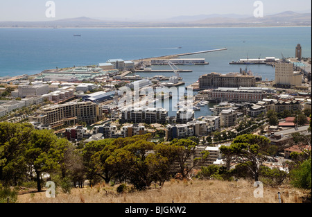Lo sviluppo costiero di strutture per il tempo libero,alberghi, waterfront e alloggiamento di lusso sulla Table Bay a Città del Capo in Sud Africa Foto Stock