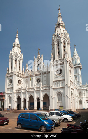 India Kerala, Thrissur (Trichur), cattolica Basilica di Nostra Signora di Dolours, Puttanpalli (Puthan Pally) Asias chiesa più alto Foto Stock