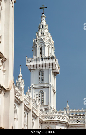 India Kerala, Thrissur (Trichur), cattolica Basilica di Nostra Signora di Dolours, Puttanpalli (Puthan Pally) bibbia landmark tower Foto Stock