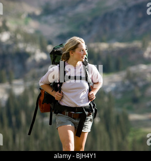 Backpackers escursioni attraverso il deserto Foto Stock