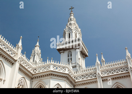 India Kerala, Thrissur (Trichur), cattolica Basilica di Nostra Signora di Dolours, Puttanpalli (Puthan Pally) bibbia landmark tower Foto Stock