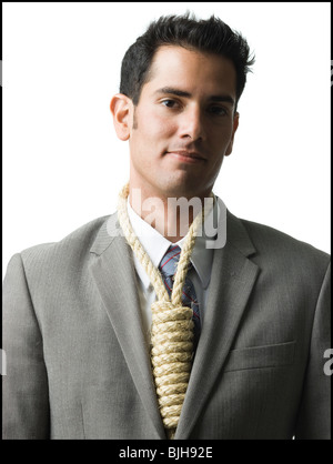 Imprenditore con impiccato il cappio intorno al suo collo Foto Stock