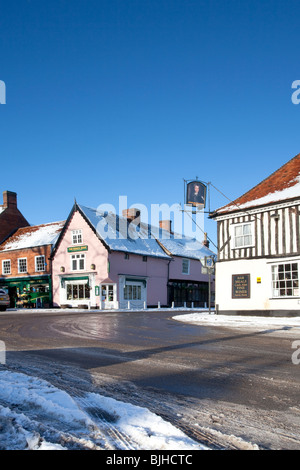 Dedham high street in seguito nevicate invernali in Essex Foto Stock