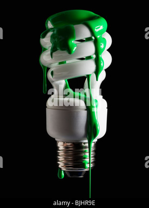 Lampadina coperta di vernice verde Foto Stock