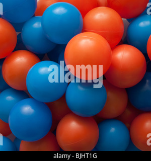 Rosso e arancio sfere Foto Stock