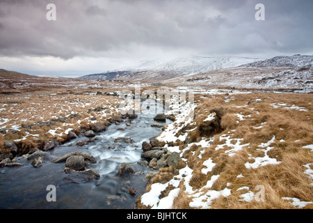 In inverno la cascata nel Parco Nazionale di Snowdonia Foto Stock