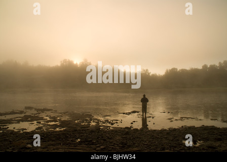 Sunrise di Pesca a Mosca Report di Pesca sul Fiume Miramichi, New Brunswick, Canada. Foto Stock