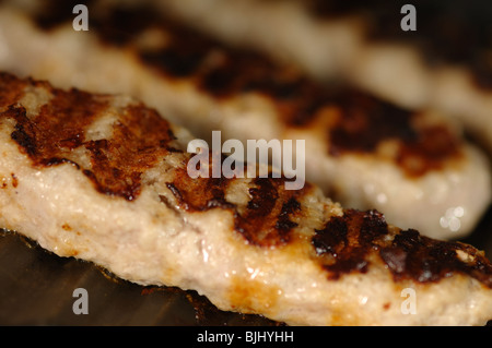 Tradizionale pasto bulgaro - kebabche (plurale kebabcheta) Foto Stock