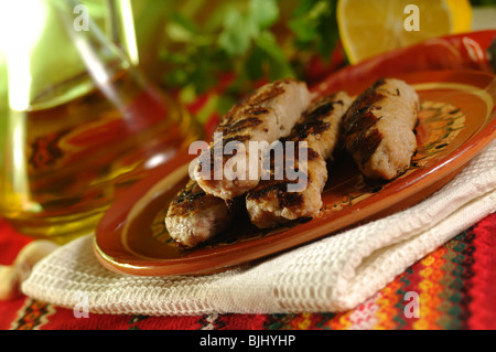 Tradizionale pasto bulgaro - kebabche (plurale kebabcheta) Foto Stock