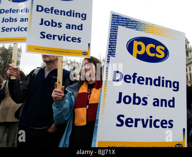Dimostrazione da parte dei PC sindacalisti (servizi pubblici e commerciali unione) prendendo parte a una giornata di sciopero. Foto Stock