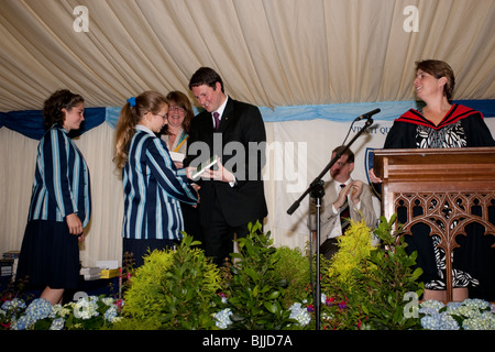 Discorso giorno / Premiazione a Windermere St Anne's scuola pubblica Windermere Foto Stock