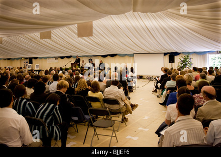 Discorso giorno / Premiazione a Windermere St Anne's scuola pubblica Windermere Foto Stock