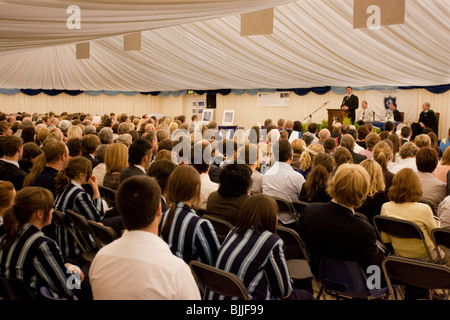 Discorso giorno / Premiazione a Windermere St Anne's scuola pubblica Windermere Foto Stock