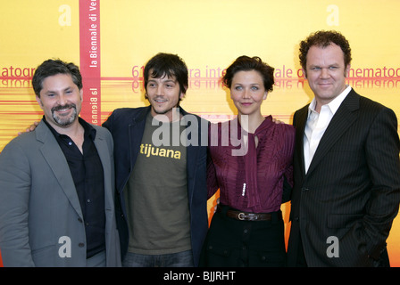 GREGORY JACOBS DIEGO LUNA Maggie Gyllenhaal & John C.REILLY PHOTOCALL PENALE 61ST FESTIVAL DEL CINEMA DI VENEZIA LIDO Venezia Italia Foto Stock