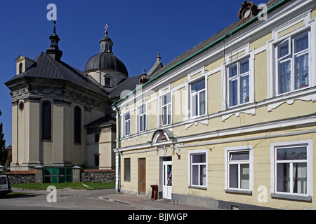 Zhovkva,Zolkiew,San Cattedrale di San Lorenzo,1606-1618,città vecchia,case tipiche,Lviv/Lvov Oblast,Ucraina Occidentale Foto Stock