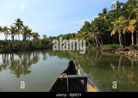 Backwaters tour su un affluente del fiume Poovar, Puvar, Kerala, India del Sud, India, Asia Foto Stock