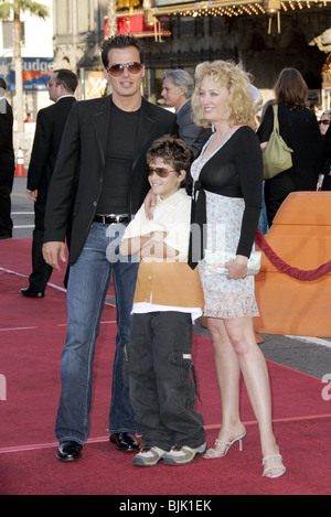 ANTONIO SABATO JR JACK & VIRGINIA MADSEN LA GUERRA DEI MONDI SCREENI VENTOLA Chinese Theatre Hollywood LOS ANGELES STATI UNITI D'AMERICA 27 giugno 200 Foto Stock