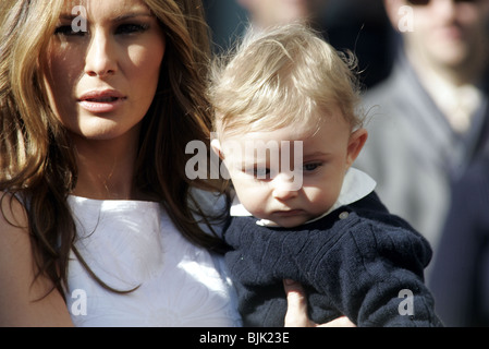 MELANIA TRUMP & BARRON TRUMP Donald Trump Hollywood Walk of Fame HOLLYWOOD LOS ANGELES STATI UNITI D'AMERICA 16 Gennaio 2007 Foto Stock