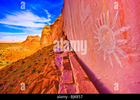 Antica sun pittogramma, Northern Arizona, Basketmaker cultura pitture rupestri Foto Stock