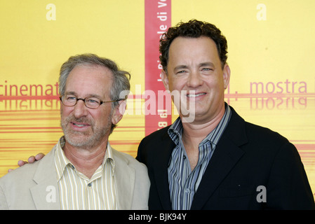 STEVEN SPIELBERG e Tom Hanks 61ST VENICE FILM FESTIVAL TER Lido Venezia Italia 01 Settembre 2004 Foto Stock