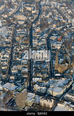 Foto aerea, centro città nella neve in inverno, Olpe, Renania settentrionale-Vestfalia, Germania, Europa Foto Stock