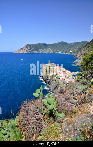 Vernazza sentiero escursionistico Cinque Terre Italia Foto Stock