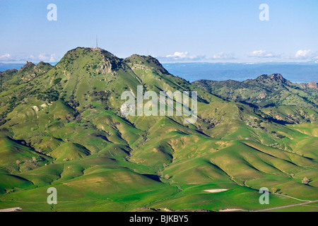 Il Sutter Buttes nella valle del Sacramento della California del Nord dall'aria. Foto Stock