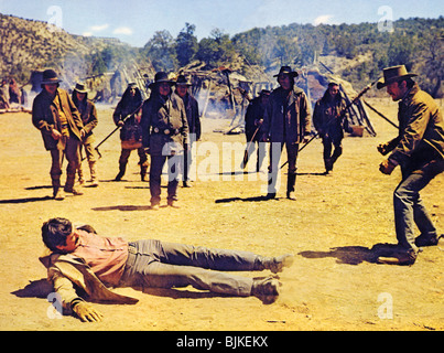 SHOWDOWN (1973) GEORGE SEATON (DIR) Rock Hudson verso il basso 004P Foto Stock