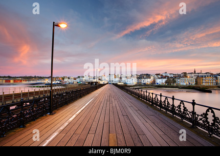 Tramonto sul molo di Ryde. Isola di Wight, England, Regno Unito Foto Stock