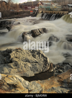 La diga e cascata a Shelburne Falls, Massachusetts, STATI UNITI D'AMERICA. Foto Stock