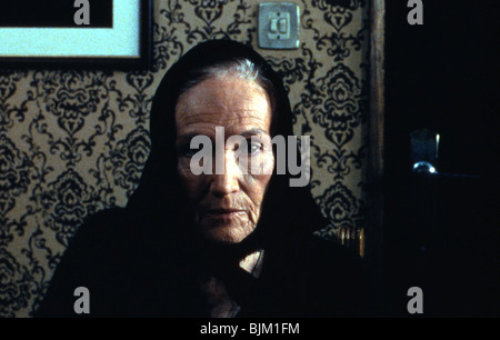 VIAGEM AO PRINCIPIO DO MUNDO (1997) L'INIZIO DEL MONDO (ALT) ISABEL DE CASTRO MANOEL DO OLIVEIRA (DIR) 006 Foto Stock