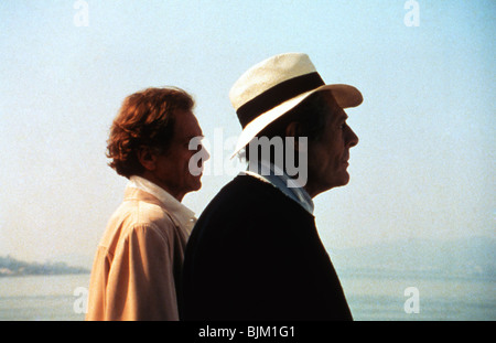 VIAGEM AO PRINCIPIO DO MUNDO (1997) INIZIO DEL MONDO (ALT) MARCELLO MASTROIANNI, DIOGO DORIA MANOEL FARE OLIVEIRA (DIR) Foto Stock