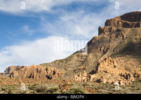 L'arido paesaggio del Parco Nazionale del Teide (Parque Nacional de Las Canadas del Teide) sull'isola di Tenerife, Spagna. Foto Stock
