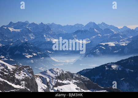 Winter Snow capped Alpi Svizzere montagne dal Monte Pilatus Vierwaldstaettersee Lucerna svizzera Foto Stock